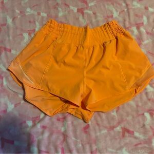 Lululemon high rise 2.5 inch hotty hots in color:orange soda/ Size 6